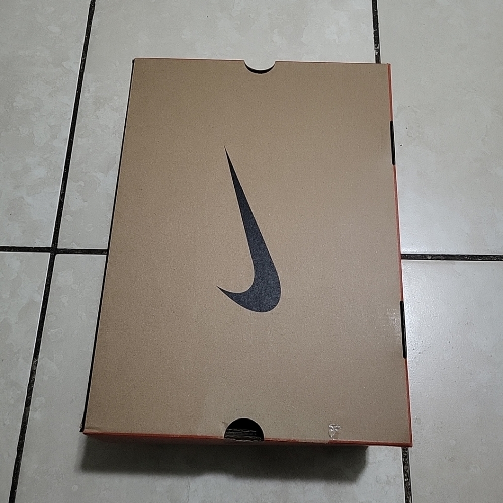 Empty Shoe Box - Picture 5 of 6
